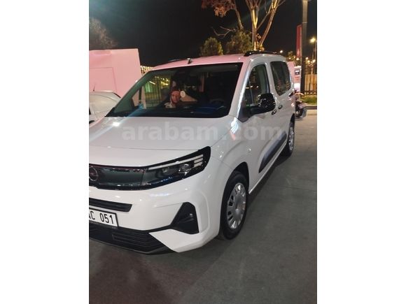 +. ORTA KONSOLLU Opel Combo 1.5 CDTI Essential 2025 Model
