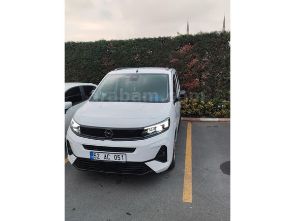 +. ORTA KONSOLLU Opel Combo 1.5 CDTI Essential 2025 Model