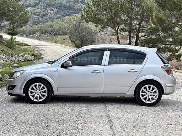 AD AUTO'DAN 2011 MODEL OPEL ASTRA ÖZEL GS PLAKALI