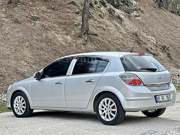 AD AUTO'DAN 2011 MODEL OPEL ASTRA ÖZEL GS PLAKALI