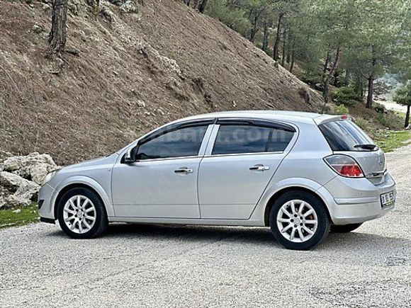 AD AUTO'DAN 2011 MODEL OPEL ASTRA ÖZEL GS PLAKALI