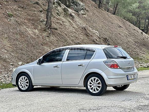 AD AUTO'DAN 2011 MODEL OPEL ASTRA ÖZEL GS PLAKALI