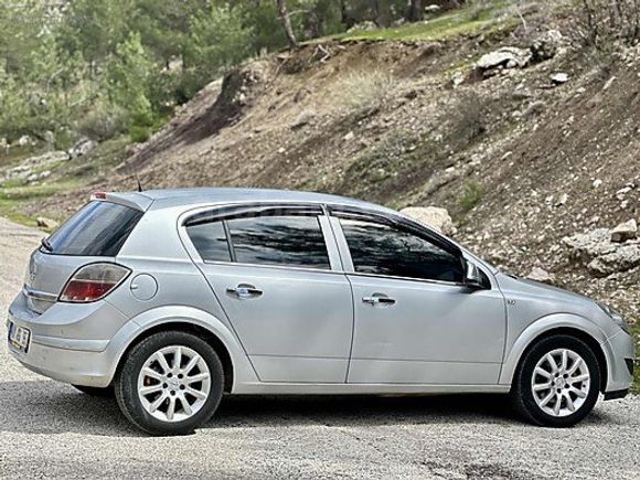 AD AUTO'DAN 2011 MODEL OPEL ASTRA ÖZEL GS PLAKALI