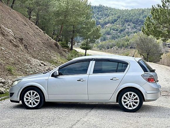 AD AUTO'DAN 2011 MODEL OPEL ASTRA ÖZEL GS PLAKALI