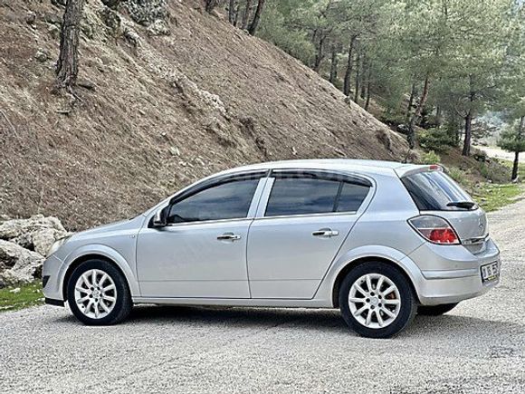 AD AUTO'DAN 2011 MODEL OPEL ASTRA ÖZEL GS PLAKALI