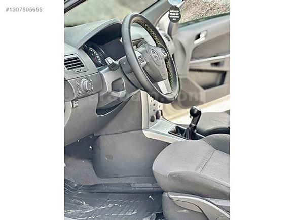 AD AUTO'DAN 2011 MODEL OPEL ASTRA ÖZEL GS PLAKALI