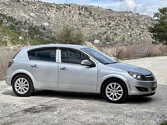 AD AUTO'DAN 2011 MODEL OPEL ASTRA ÖZEL GS PLAKALI