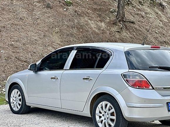 AD AUTO'DAN 2011 MODEL OPEL ASTRA ÖZEL GS PLAKALI