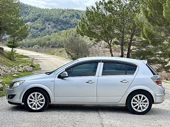 AD AUTO'DAN 2011 MODEL OPEL ASTRA ÖZEL GS PLAKALI