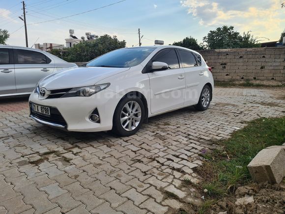 Sahibinden Toyota Auris 1.4 D-4D Advance Skypack