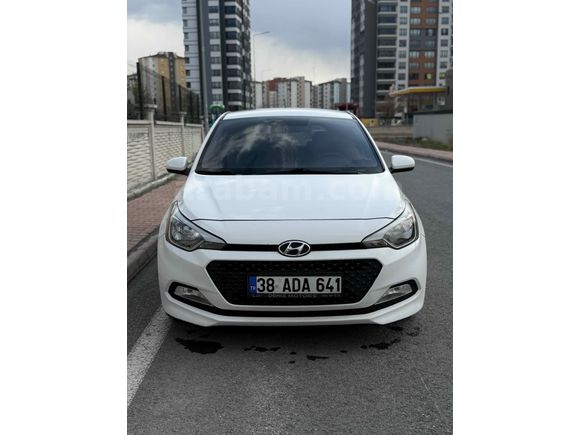 Sahibinden Hyundai i20 1.4 MPI Jump 2015 Model  155.000 km Beyaz