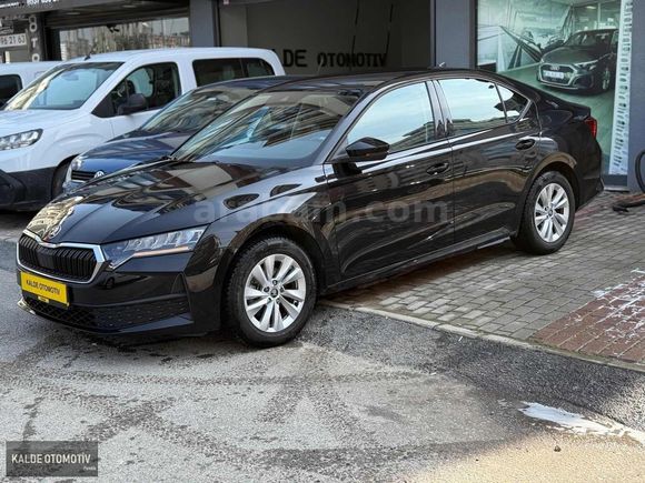 2025 MODEL OCTAVİA 1.5 HATASIZ 13 BİN KM GARANTİLİ