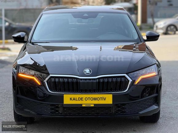 2025 MODEL OCTAVİA 1.5 HATASIZ 13 BİN KM GARANTİLİ