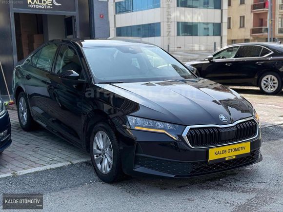 2025 MODEL OCTAVİA 1.5 HATASIZ 13 BİN KM GARANTİLİ