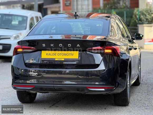 2025 MODEL OCTAVİA 1.5 HATASIZ 13 BİN KM GARANTİLİ