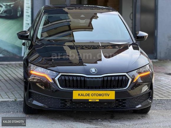 2025 MODEL OCTAVİA 1.5 HATASIZ 13 BİN KM GARANTİLİ