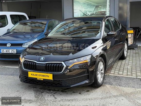 2025 MODEL OCTAVİA 1.5 HATASIZ 13 BİN KM GARANTİLİ