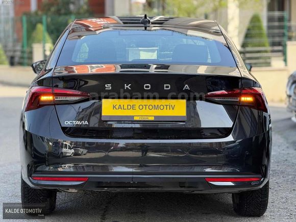 2025 MODEL OCTAVİA 1.5 HATASIZ 13 BİN KM GARANTİLİ