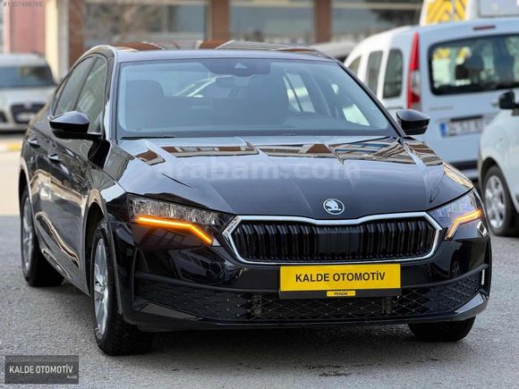 2025 MODEL OCTAVİA 1.5 HATASIZ 13 BİN KM GARANTİLİ