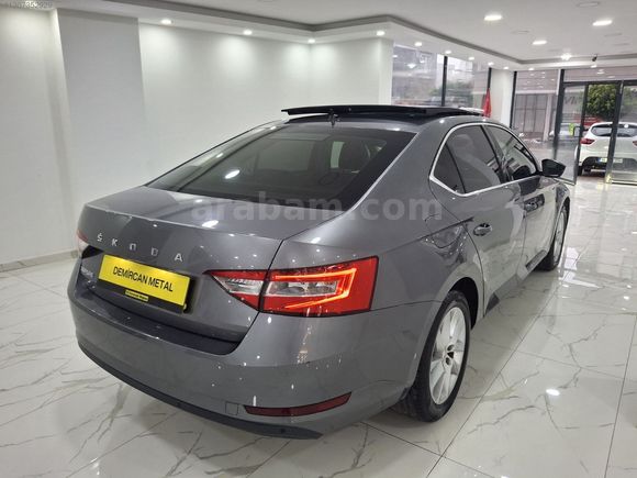2023 MODEL 48 BİN KM SERVİS BAKIMLI HAYALET CAM TAVAN
