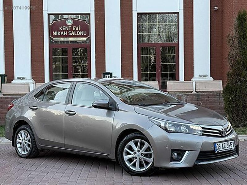 TR DE TEK 50 BİN KM DE 2014 MOD OTOMATİK SERVİS BAK COROLLA...