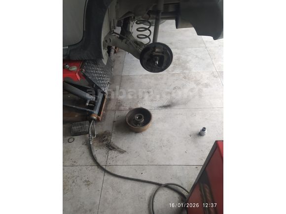 Değişensiz Hasar kayıtsız 2011 model 1.5 DCI 4×2