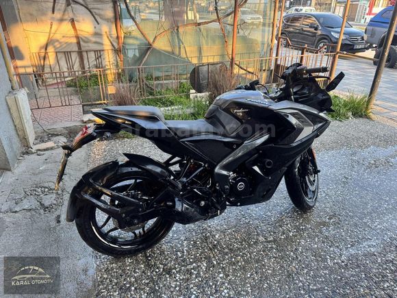 2024 Bajaj Pulsar RS200