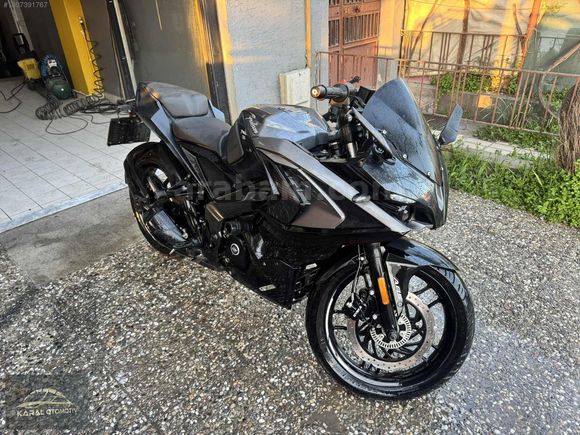 2024 Bajaj Pulsar RS200