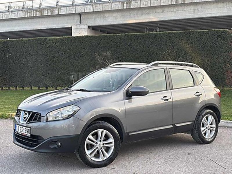 EFENDİ'DEN NİSSAN QASHQAİ TEKNA KAZASIZ BOYASIZ