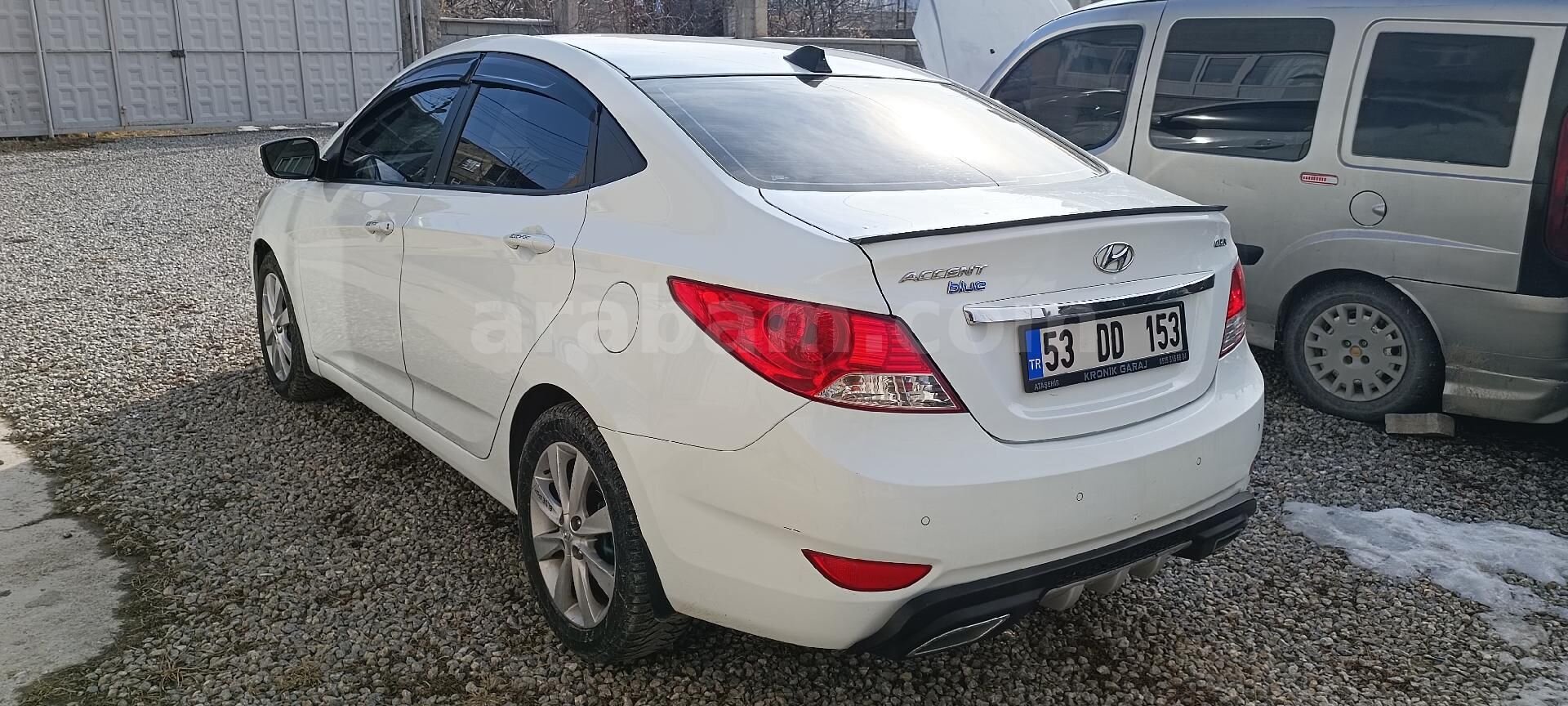 Sahibinden Hyundai Accent Blue 1.6 CRDI Prime 2014 Model Van 224.000 km Beyaz 5