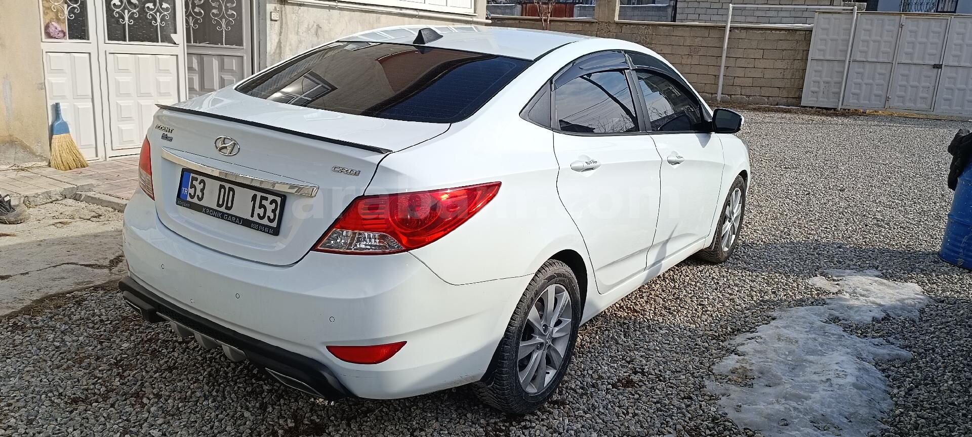 Sahibinden Hyundai Accent Blue 1.6 CRDI Prime 2014 Model Van 224.000 km Beyaz 4