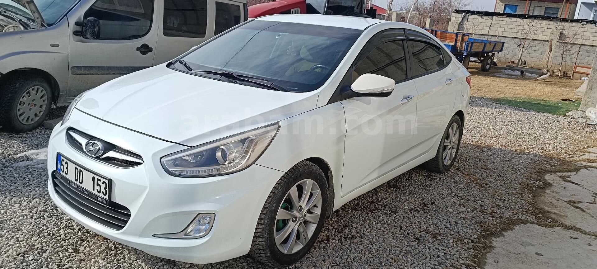 Sahibinden Hyundai Accent Blue 1.6 CRDI Prime 2014 Model Van 224.000 km Beyaz 2