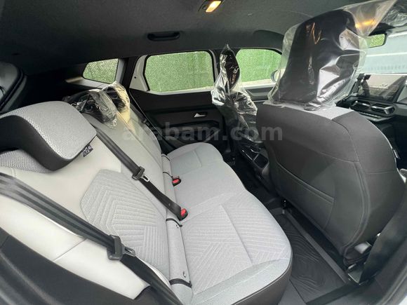 Galeriden Renault Duster 1.3 TCe Techno 2025 Model sıfır poşetler üstünde satışa hazır Hatay