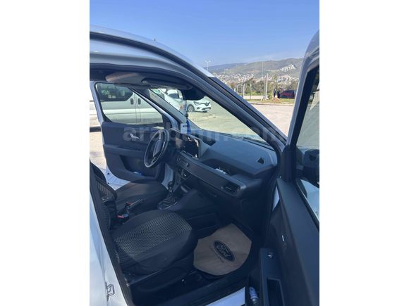 Sahibinden Ford Tourneo Courier 1.5 EcoBlue Titanium 2024 Model 