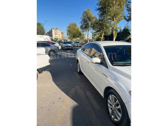 Sahibinden Ford Mondeo 2.0 TDCi Selective 2011 Model  268.000 km Beyaz