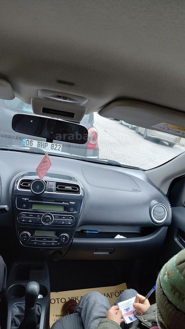 Sahibinden Mitsubishi Attrage 1.2 Intense 2014 Model Kocaeli 235.000 km Beyaz 7