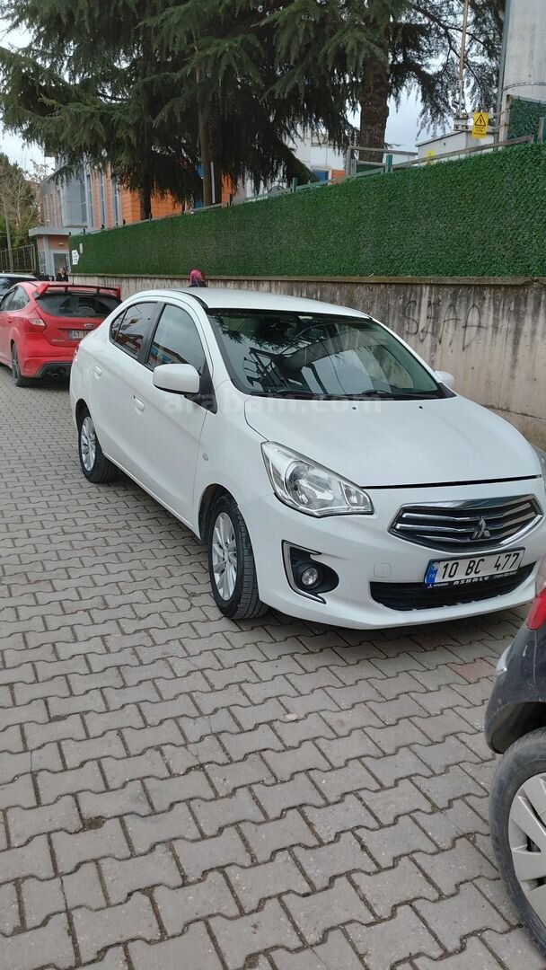 Sahibinden Mitsubishi Attrage 1.2 Intense 2014 Model Kocaeli 235.000 km Beyaz 2