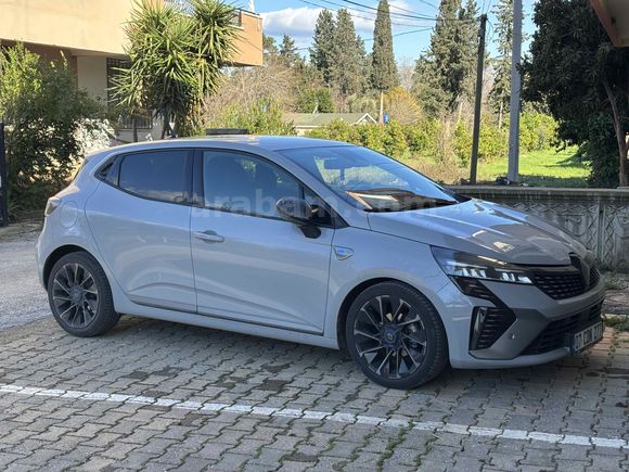 Sahibinden 2025 model 8.000 km Clio 1.0 TCe Techno Esprit Alpine GARANTİLİ TERTEMİZ  