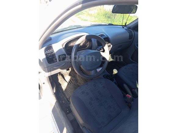 Sahibinden Hyundai Accent 1.3 GL Active 2005 Model  330.000 km Beyaz