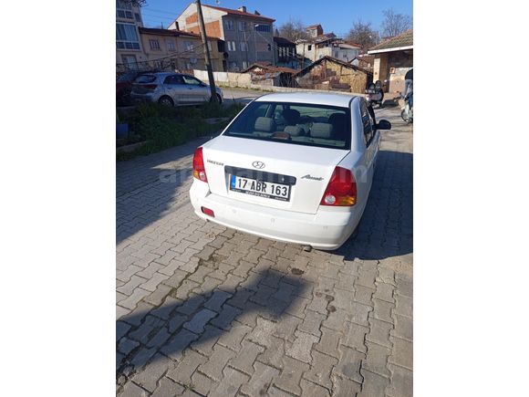 Sahibinden Hyundai Accent 1.3 GL Active 2005 Model  330.000 km Beyaz