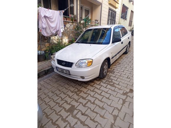 Sahibinden Hyundai Accent 1.3 GL Active 2005 Model  330.000 km Beyaz