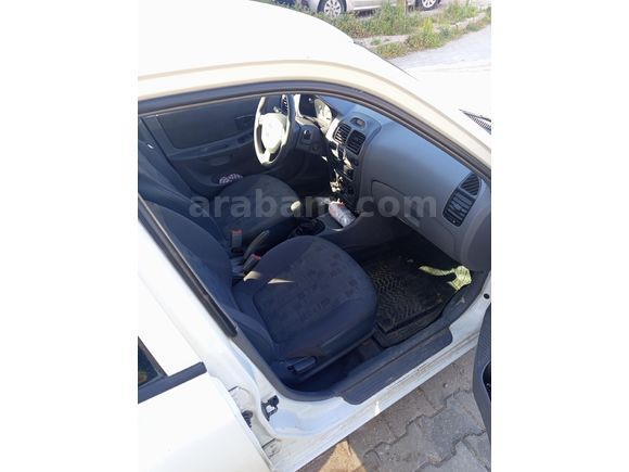 Sahibinden Hyundai Accent 1.3 GL Active 2005 Model  330.000 km Beyaz