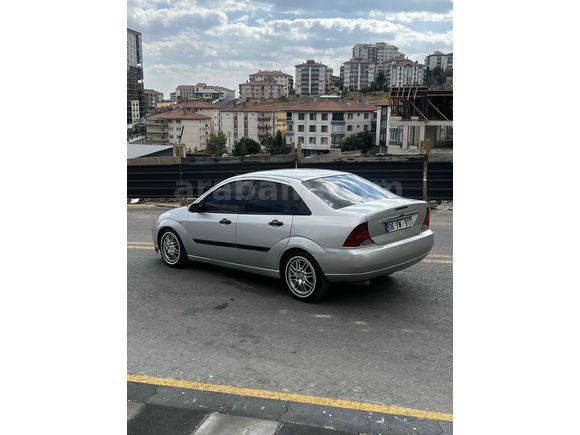 Sahibinden Ford Focus 1.6 Ghia 2001 Model 
