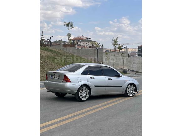 Sahibinden Ford Focus 1.6 Ghia 2001 Model 