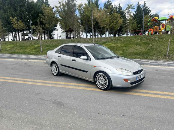 Sahibinden Ford Focus 1.6 Ghia 2001 Model 