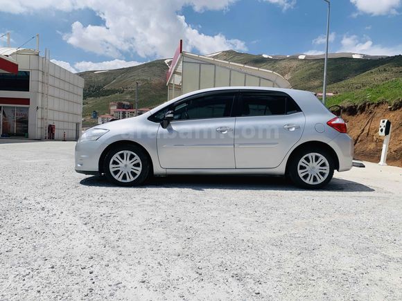 Memurdan extralı TERTEMİZ d4-d 182.000 km’de AURİS 