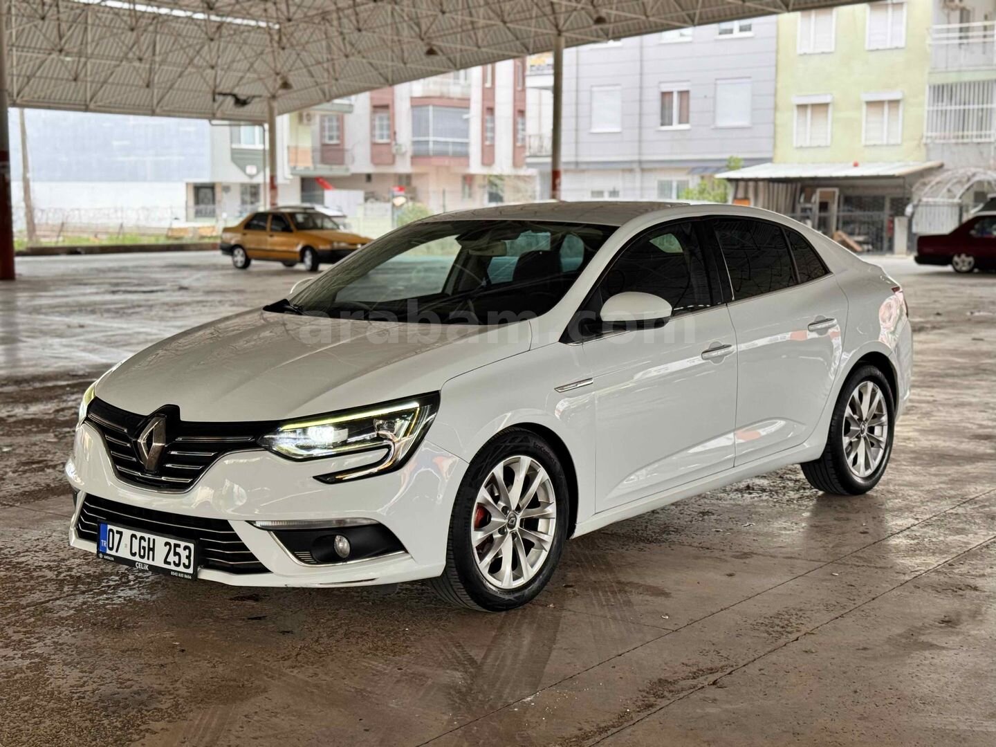 Galeriden Renault Megane 1.5 dCi Icon 2017 Model Antalya 194.000 km Beyaz 1