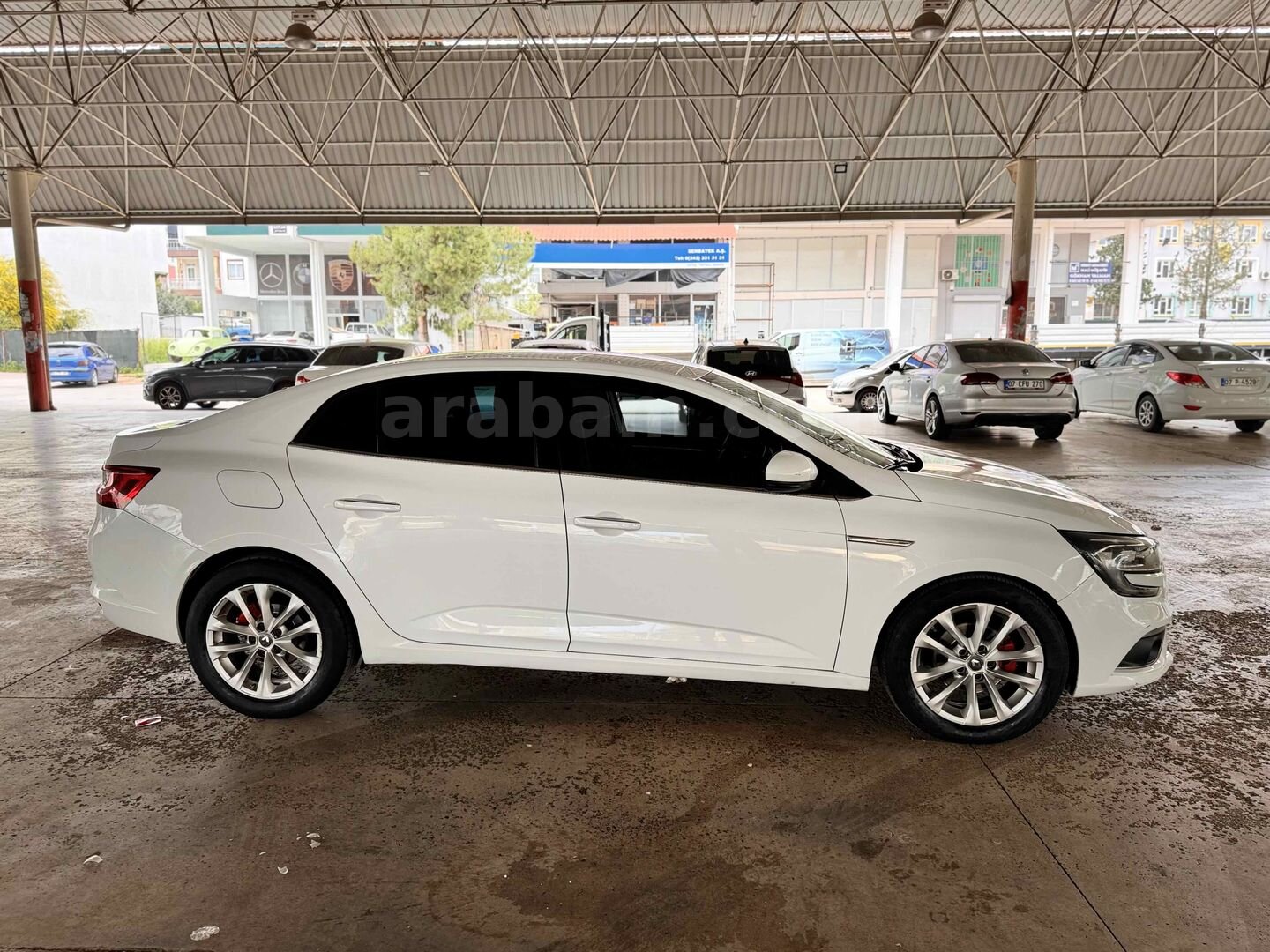 Galeriden Renault Megane 1.5 dCi Icon 2017 Model Antalya 194.000 km Beyaz 4