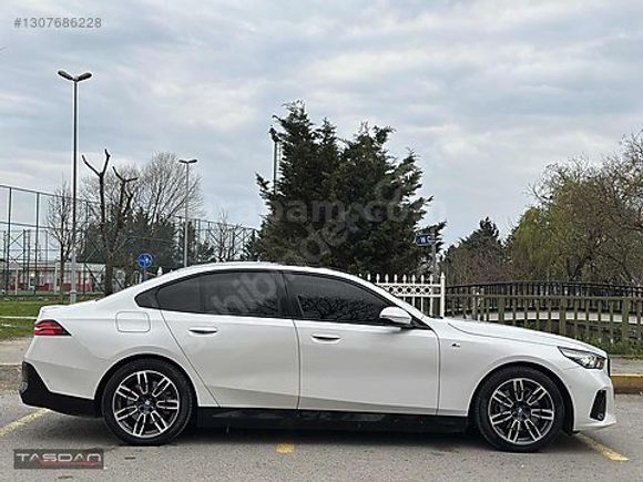 TAŞDAN OTOMOTİV'DEN BMW i5 EDRİVE 40 M SPORT BOWERS ARKA AKS