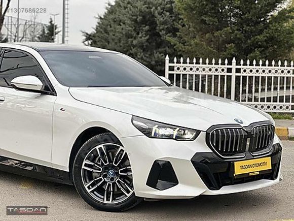 TAŞDAN OTOMOTİV'DEN BMW i5 EDRİVE 40 M SPORT BOWERS ARKA AKS